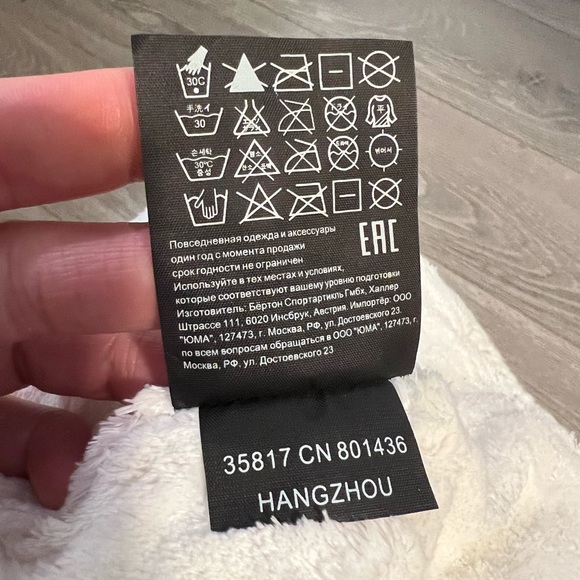 Like New Burton Cable Knit Beanie - Picture 4 of 6